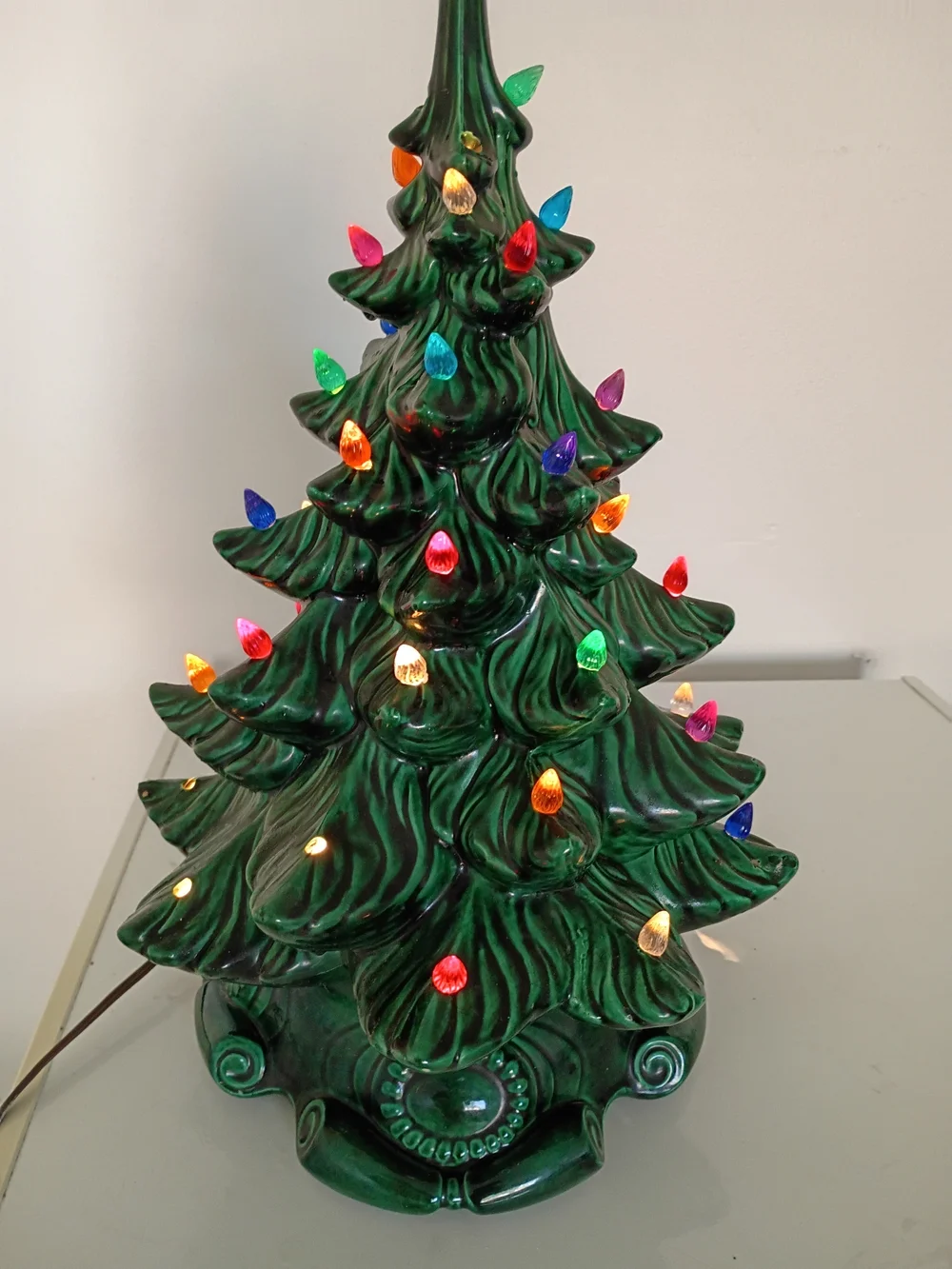 Atlantic Mold Ceramic Holiday Light-Up Tree Working Windup Music Box